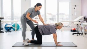 Fizjoterapeutka: te 3 ćwiczenia na mięśnie Kegla pomagają kobietom po 50-tce lepiej niż operacja