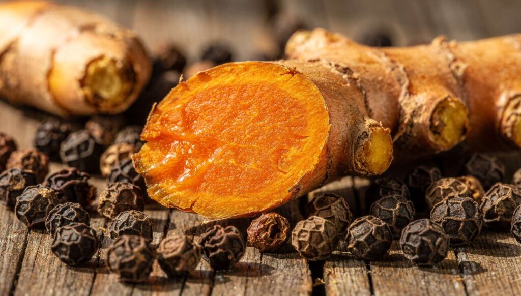 Kurkuma nie działa bez tego składnika: farmaceuta wyjaśnia, jak ją łączyć prawidłowo